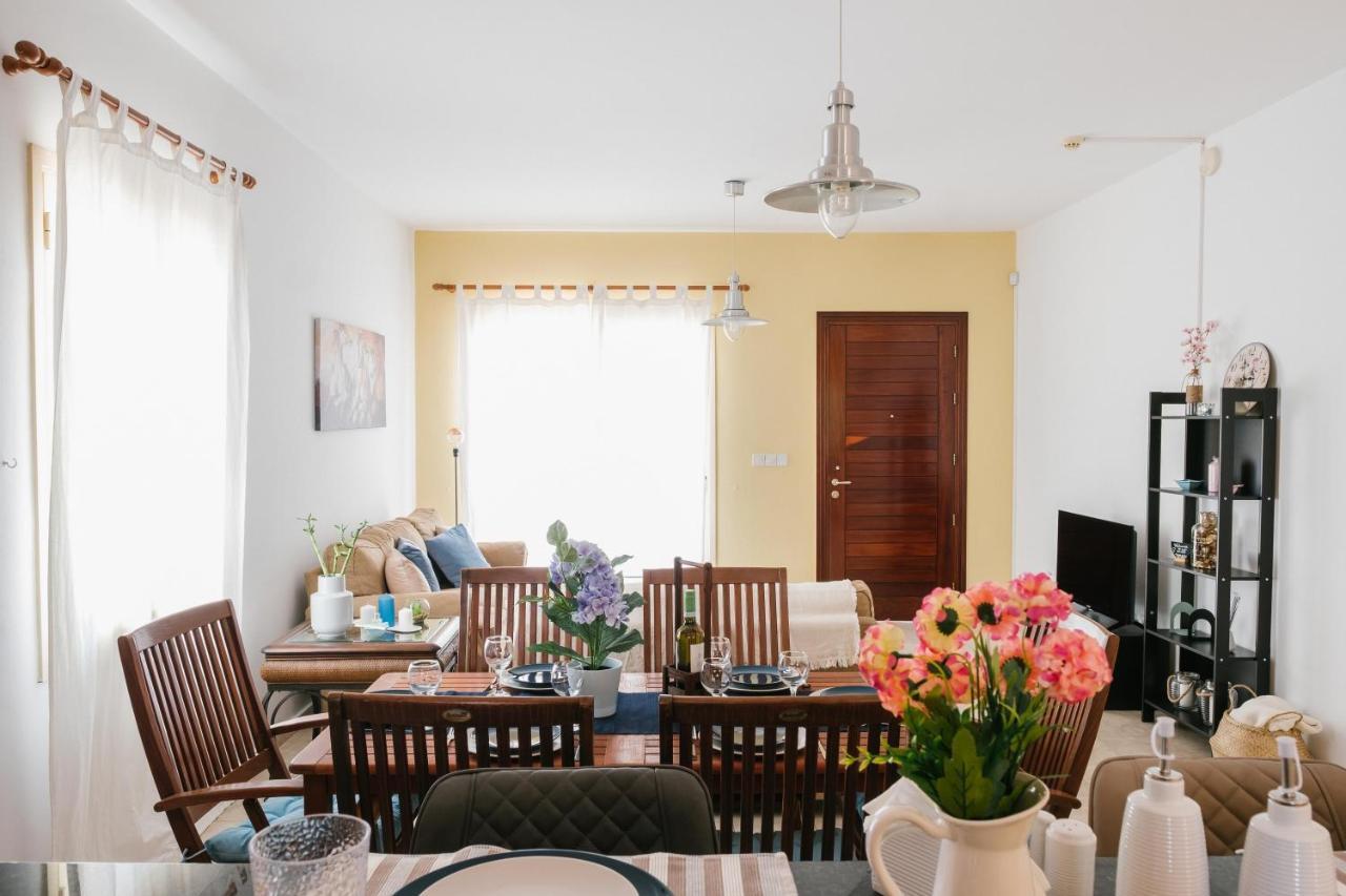 Aphrodite Gardens No.9 Luxury Apt 파포스 외부 사진