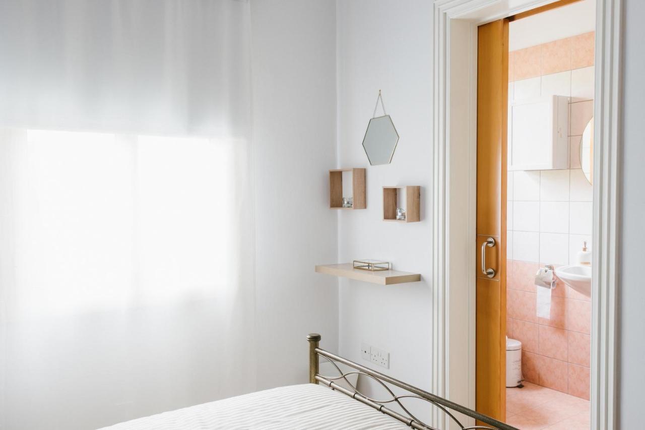 Aphrodite Gardens No.9 Luxury Apt 파포스 외부 사진