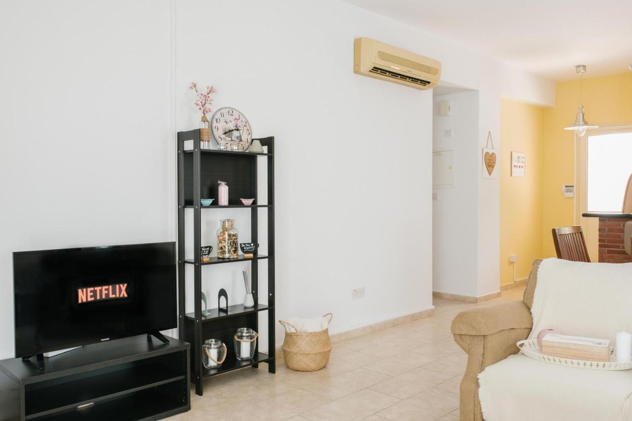 Aphrodite Gardens No.9 Luxury Apt 파포스 외부 사진